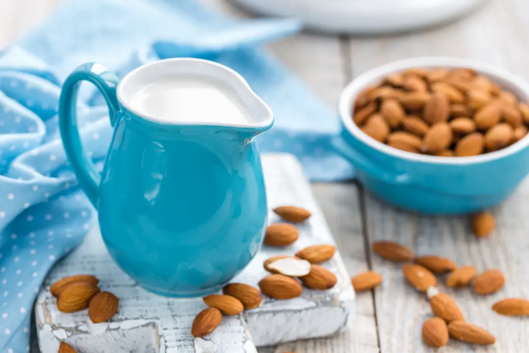 Almond milk during pregnancy: is it a good option?